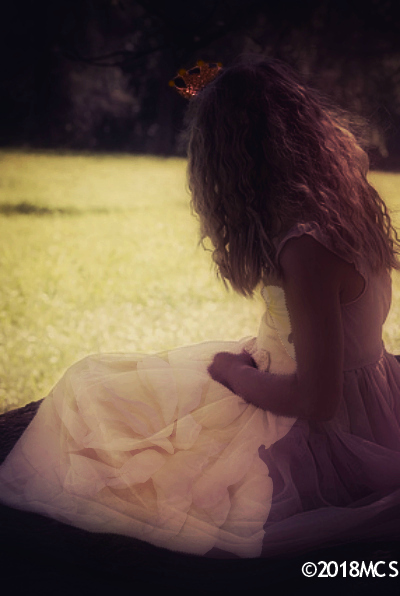 White Queen Esrelda - The Little Girl Inside legal c